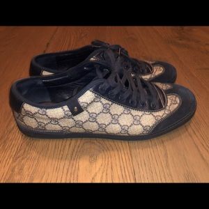 Men’s blue Gucci print sneakers